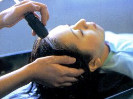 敏感なお肌やアレルギーの方にも安心してお越し下さい。オンディーヌは髪と健康を育み、日々のストレスも解消できるサロンです。